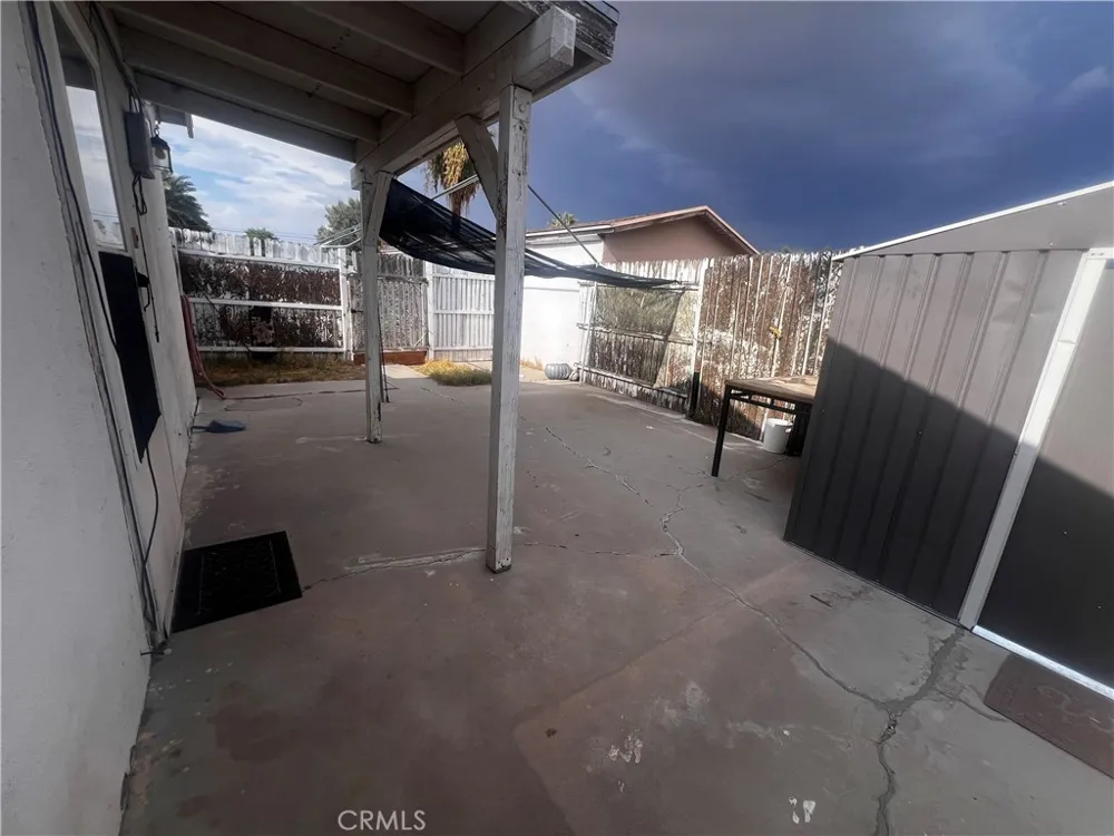 119 Walnut Needles, CA 92363