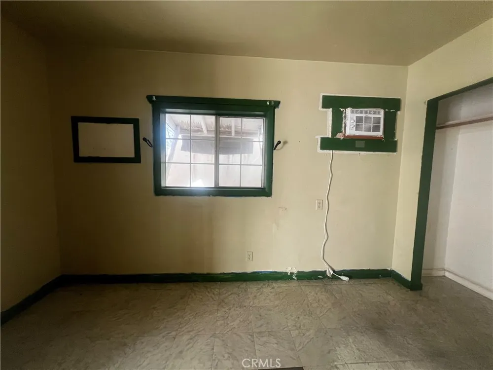 119 Walnut Needles, CA 92363