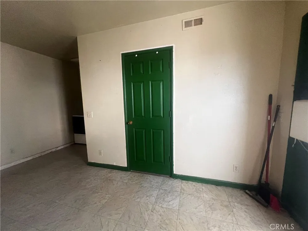 119 Walnut Needles, CA 92363