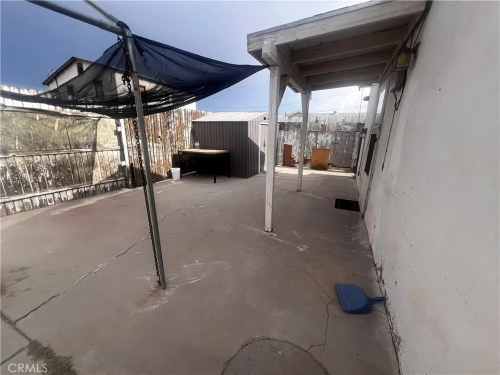 119 Walnut Needles, CA 92363