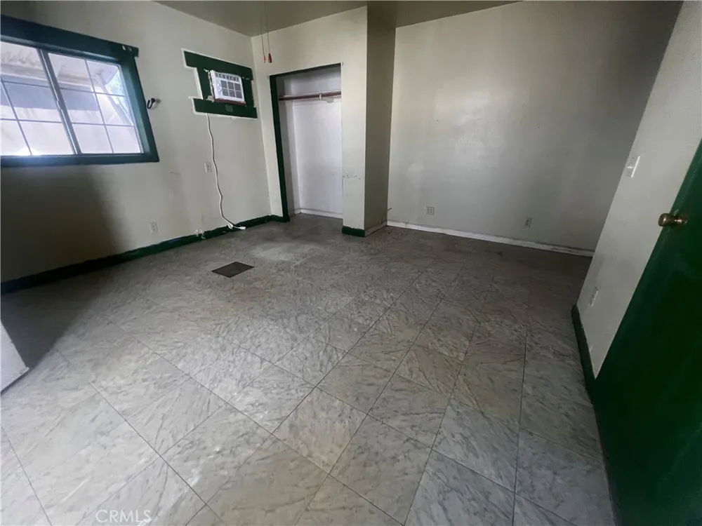119 Walnut Needles, CA 92363