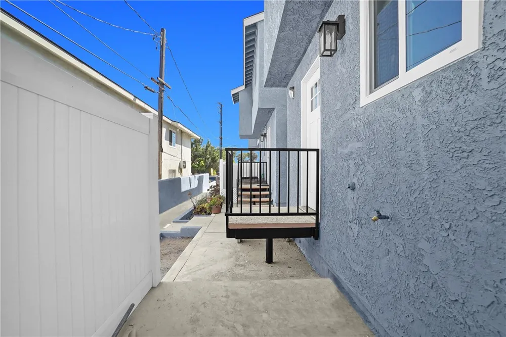 862 W Mines Avenue Montebello, CA 90640