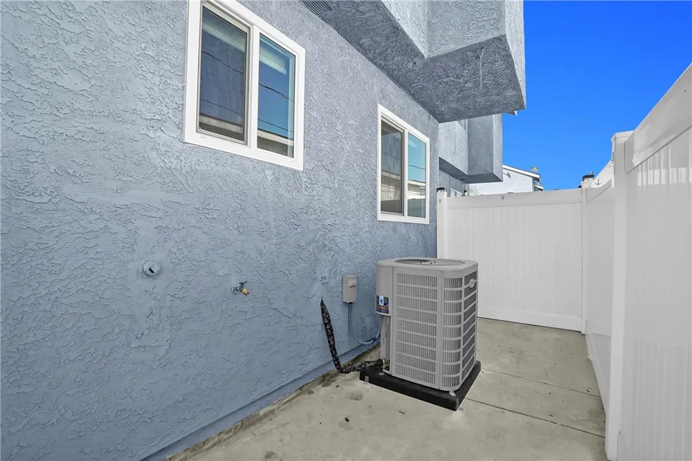 862 W Mines Avenue Montebello, CA 90640