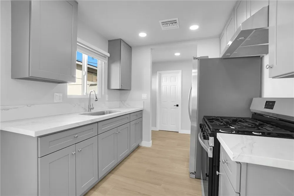 862 W Mines Avenue Montebello, CA 90640