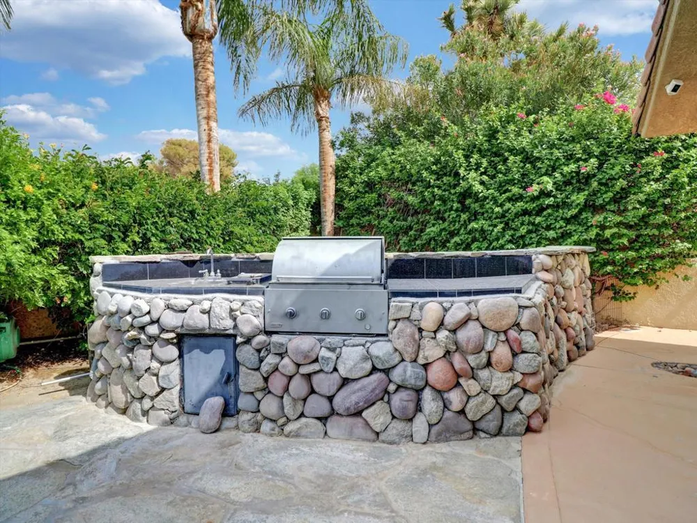 8541 Clubhouse Desert Hot Springs, CA 92240