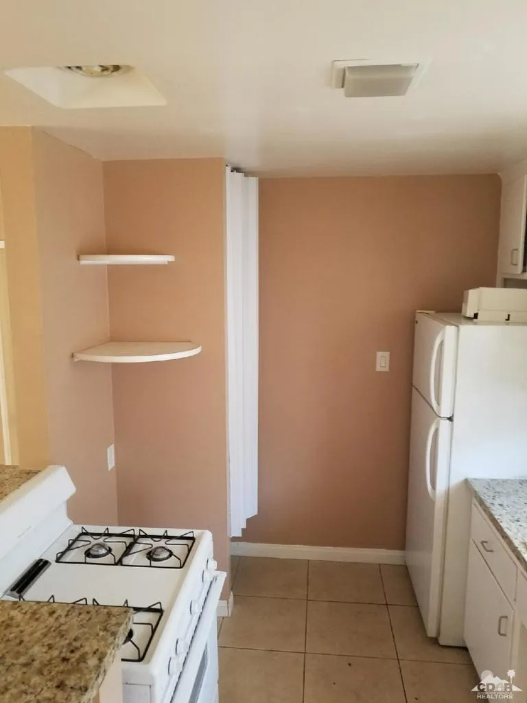 44330 San Pablo Avenue #6 Palm Desert, CA 92260