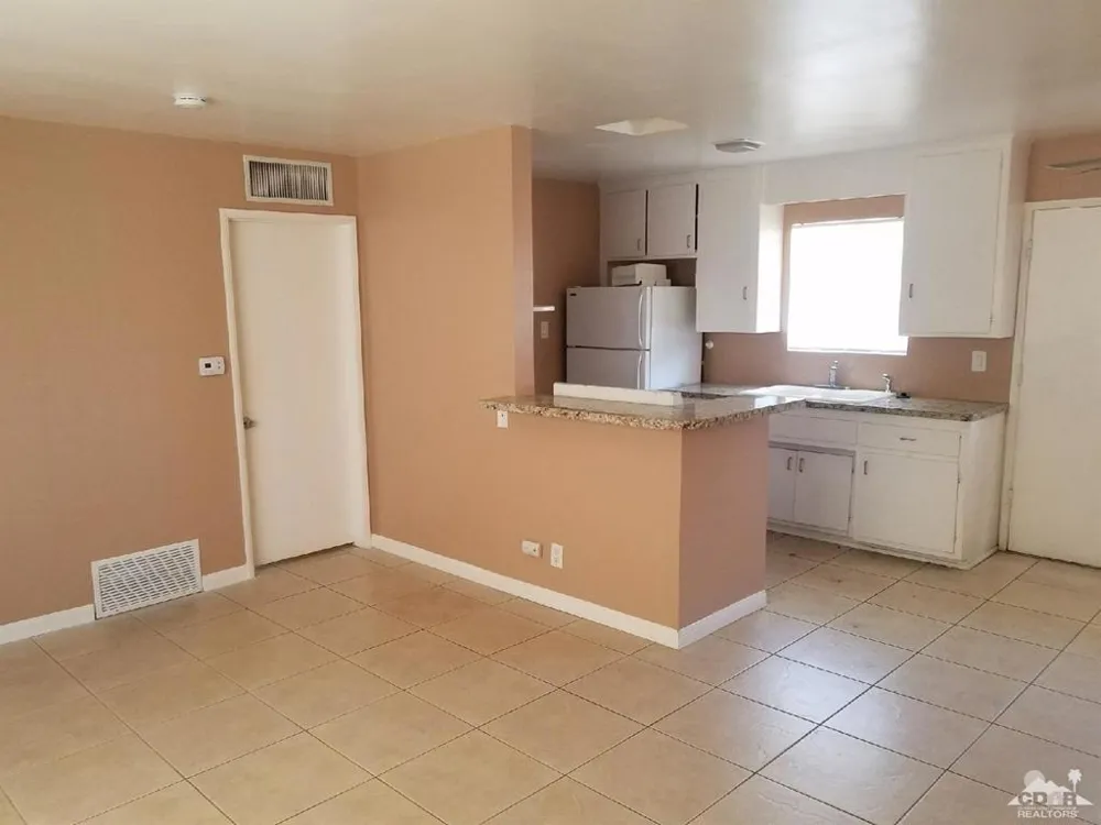 44330 San Pablo Avenue #6 Palm Desert, CA 92260