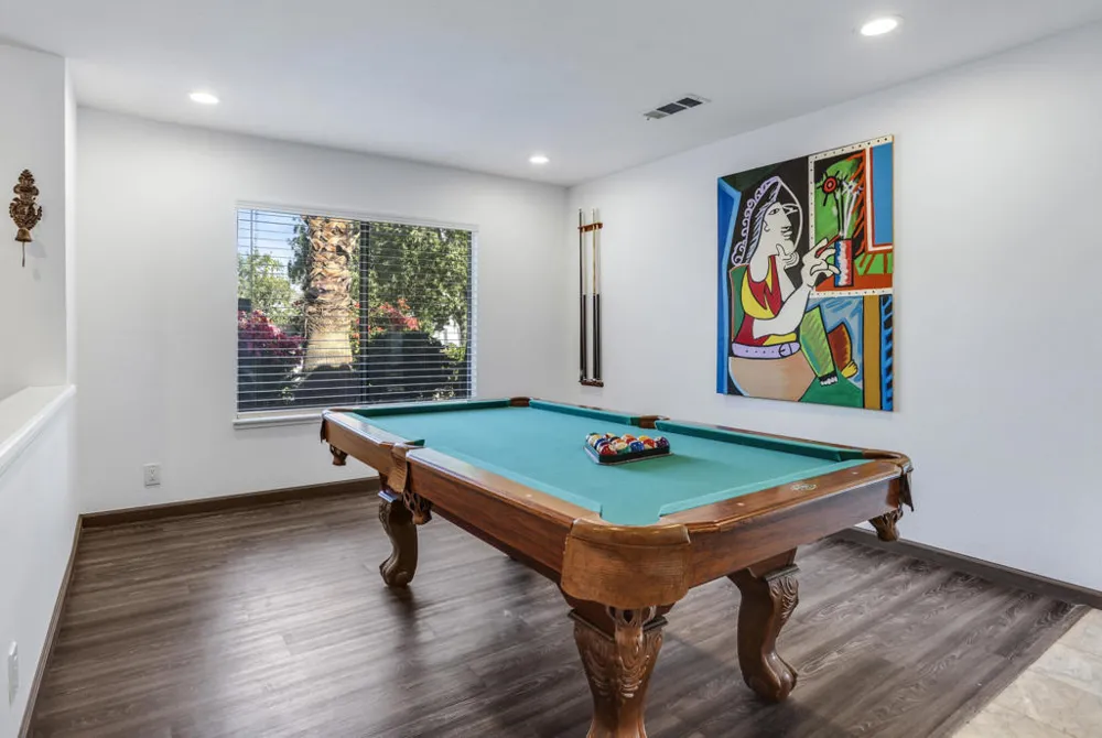 1233 E Via Escuela Palm Springs, CA 92262