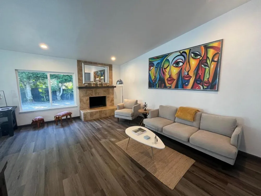 1233 E Via Escuela Palm Springs, CA 92262