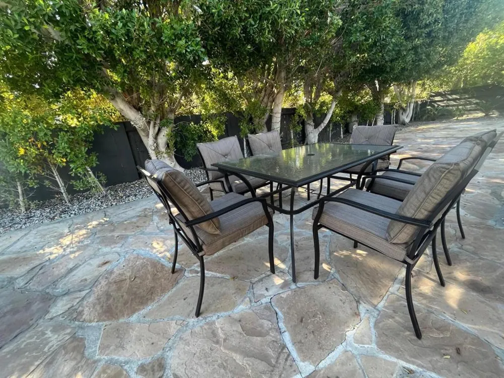 1233 E Via Escuela Palm Springs, CA 92262