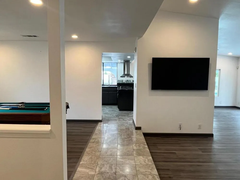 1233 E Via Escuela Palm Springs, CA 92262