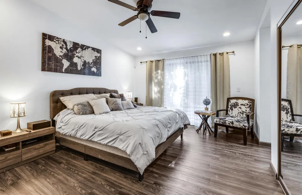 1233 E Via Escuela Palm Springs, CA 92262