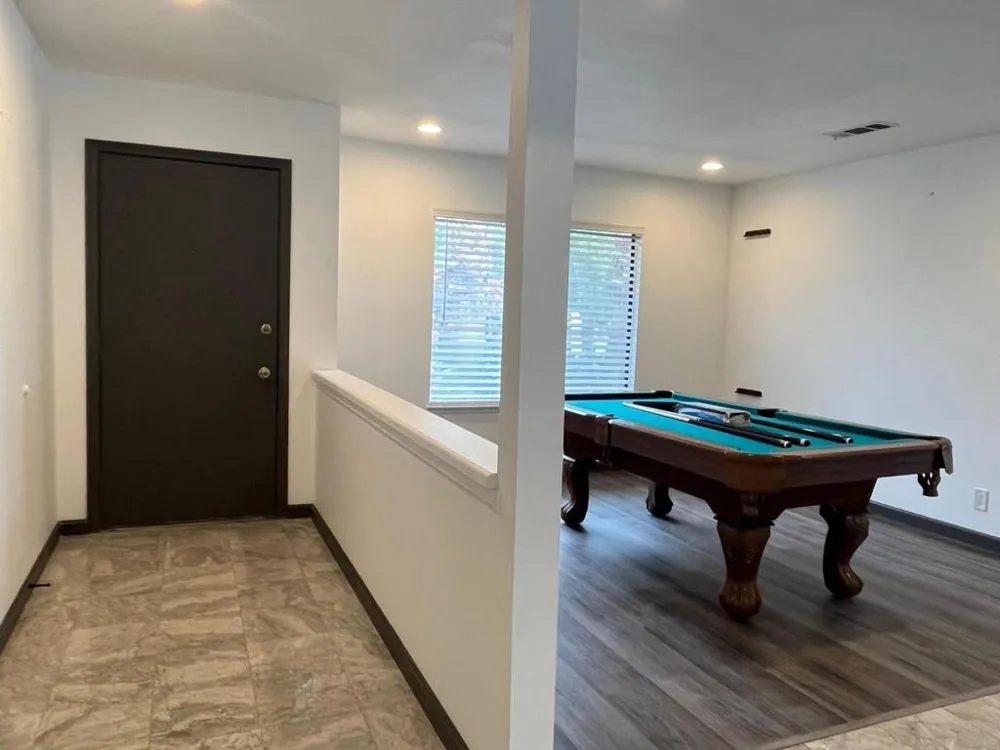 1233 E Via Escuela Palm Springs, CA 92262