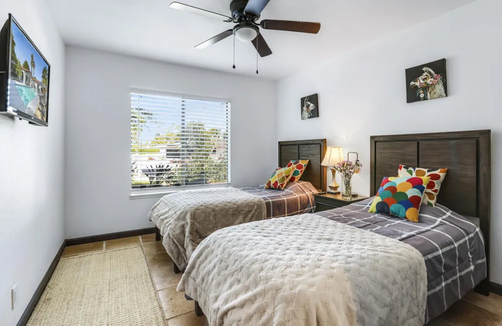1233 E Via Escuela Palm Springs, CA 92262
