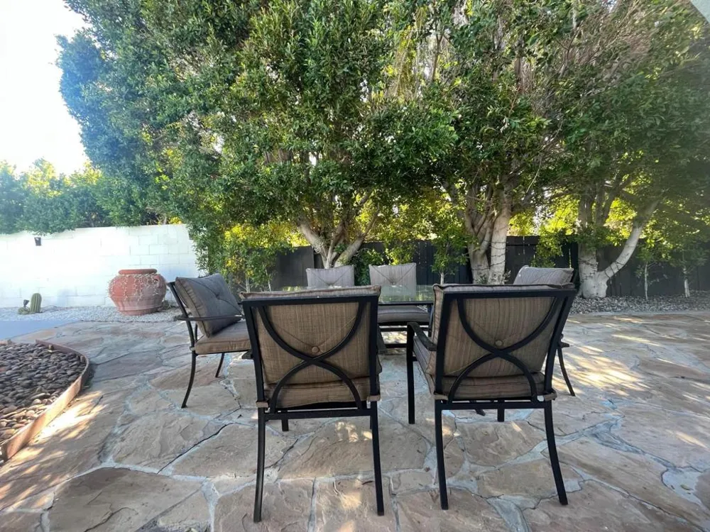 1233 E Via Escuela Palm Springs, CA 92262