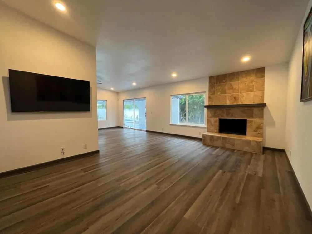 1233 E Via Escuela Palm Springs, CA 92262