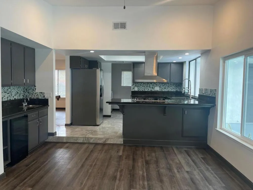 1233 E Via Escuela Palm Springs, CA 92262