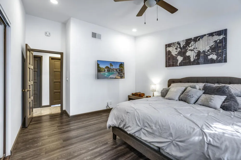 1233 E Via Escuela Palm Springs, CA 92262