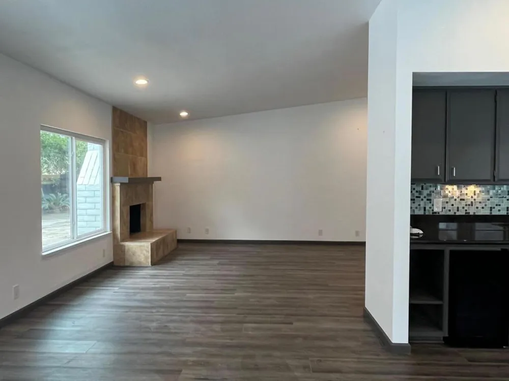 1233 E Via Escuela Palm Springs, CA 92262