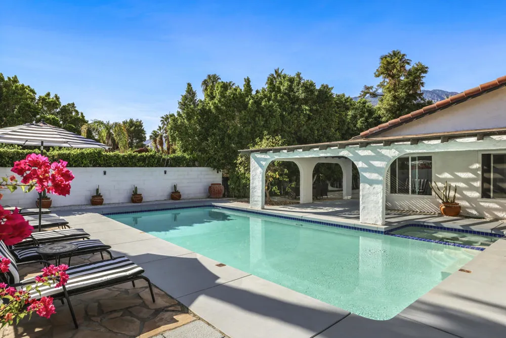 1233 E Via Escuela Palm Springs, CA 92262