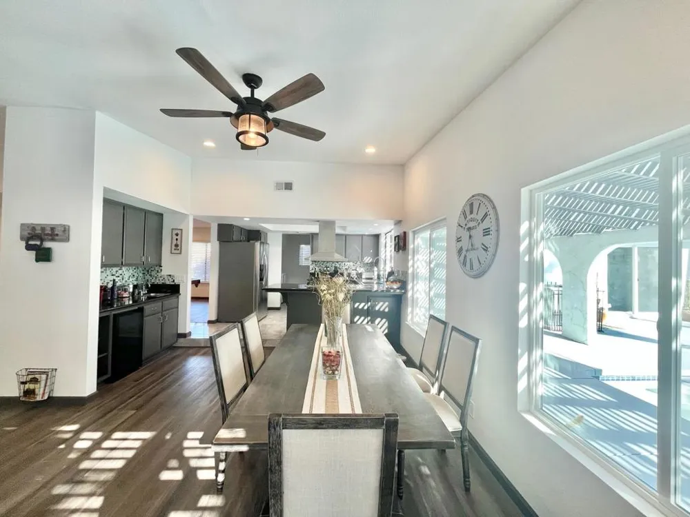 1233 E Via Escuela Palm Springs, CA 92262