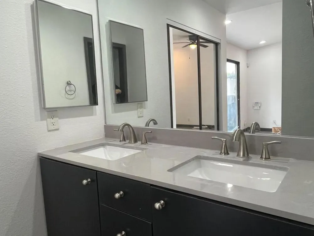 1233 E Via Escuela Palm Springs, CA 92262