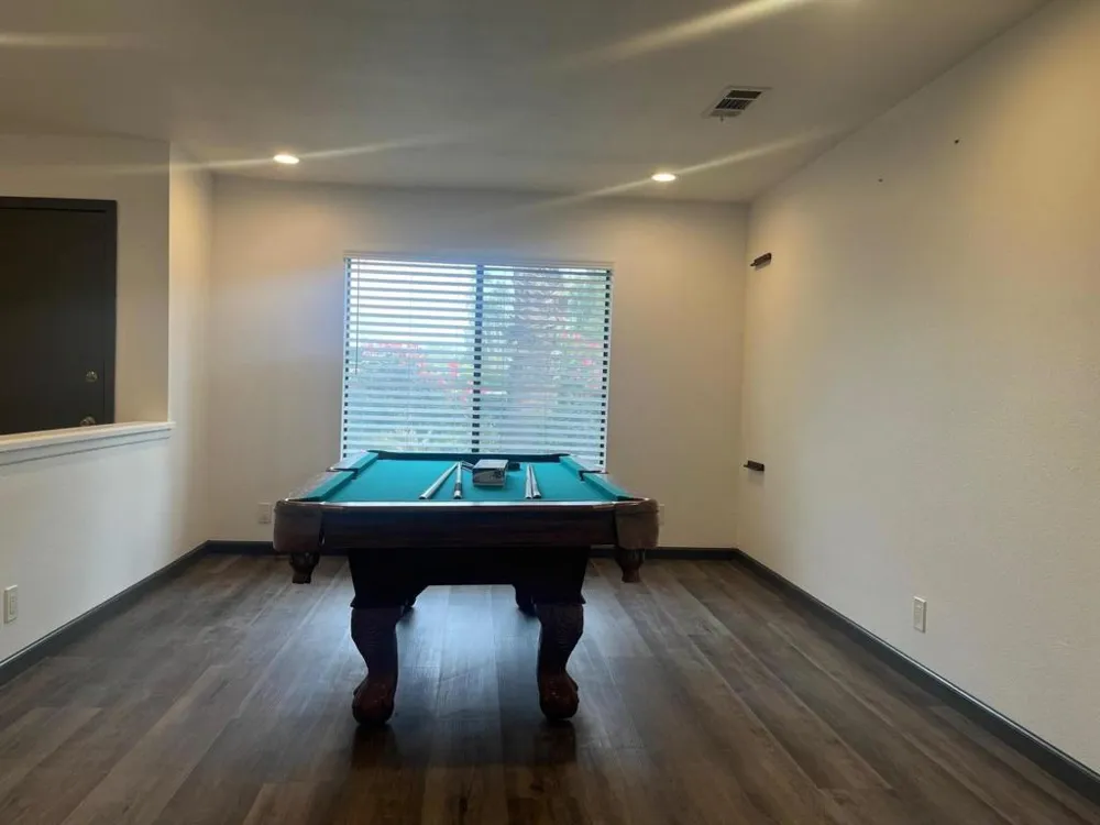 1233 E Via Escuela Palm Springs, CA 92262
