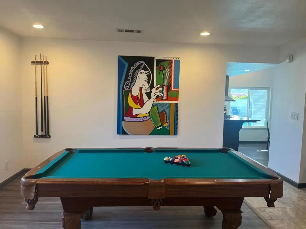 1233 E Via Escuela Palm Springs, CA 92262