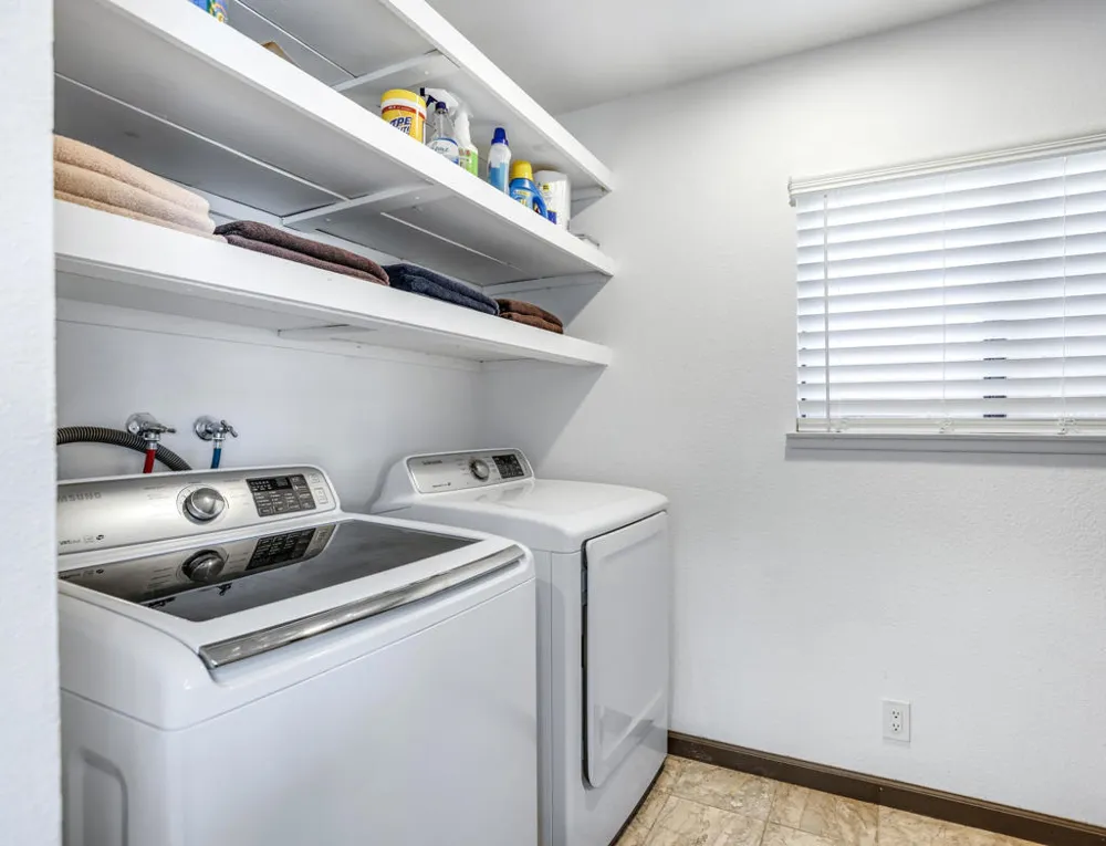 1233 E Via Escuela Palm Springs, CA 92262