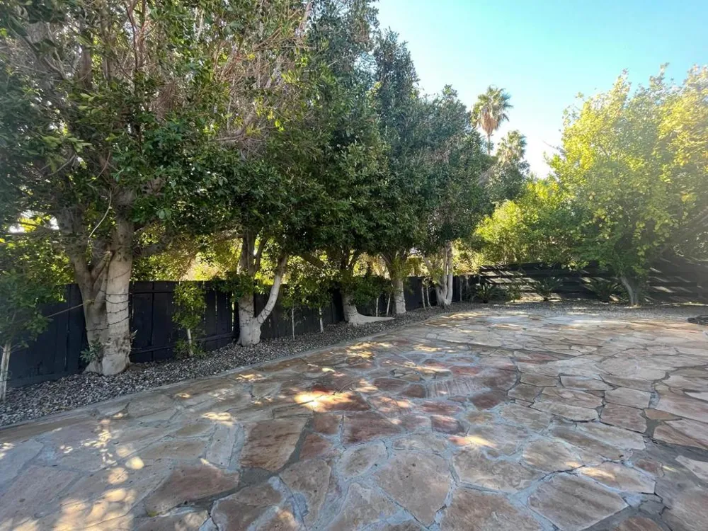 1233 E Via Escuela Palm Springs, CA 92262