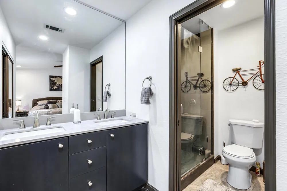 1233 E Via Escuela Palm Springs, CA 92262