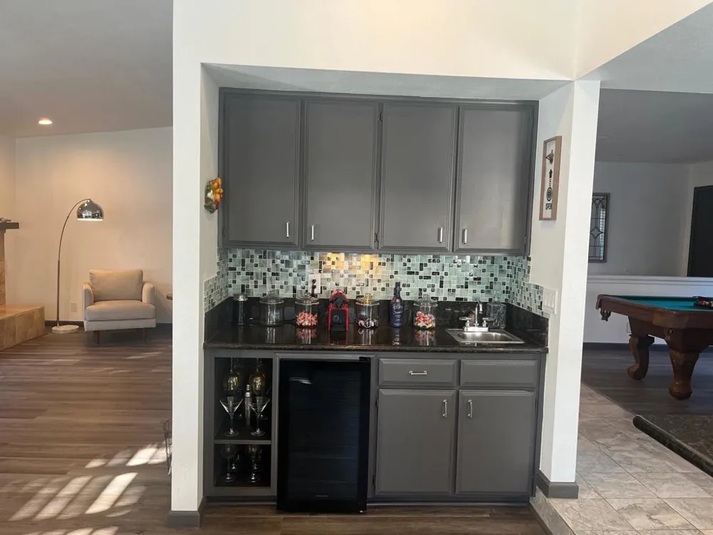 1233 E Via Escuela Palm Springs, CA 92262