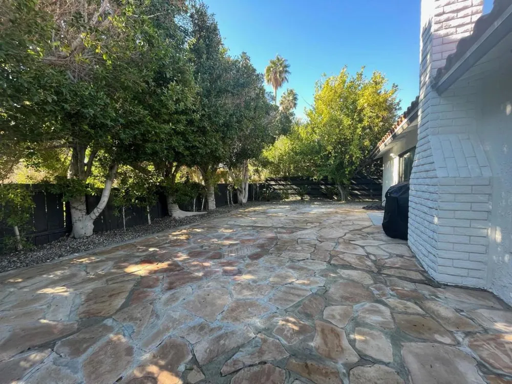 1233 E Via Escuela Palm Springs, CA 92262
