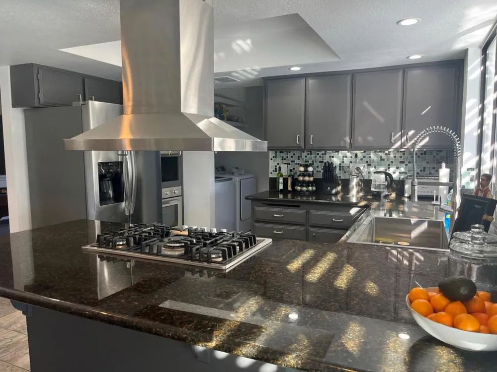 1233 E Via Escuela Palm Springs, CA 92262
