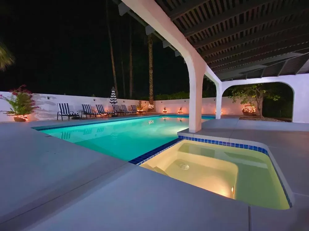 1233 E Via Escuela Palm Springs, CA 92262