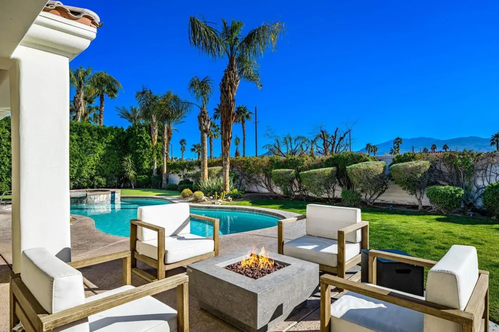 33 Calle La Reina Rancho Mirage, CA 92270