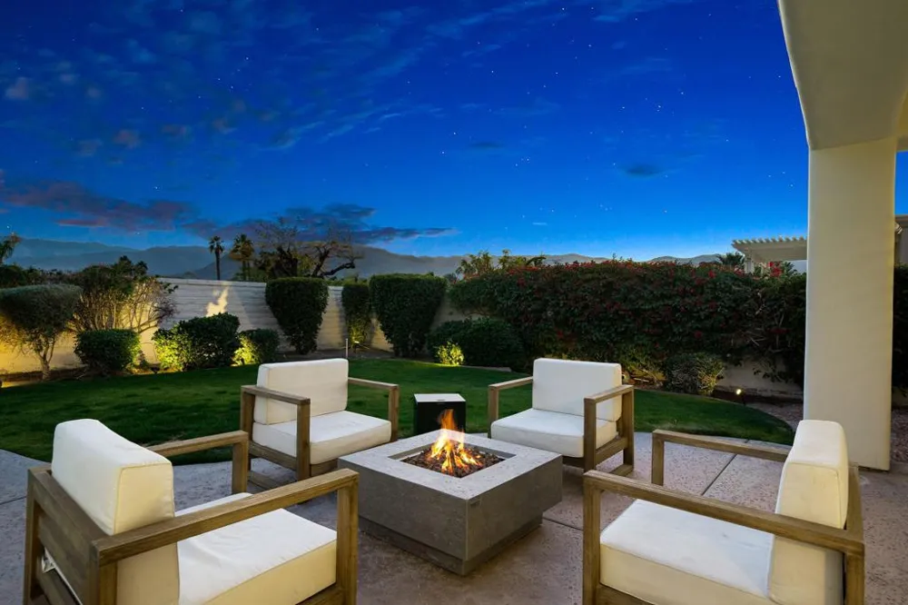 33 Calle La Reina Rancho Mirage, CA 92270