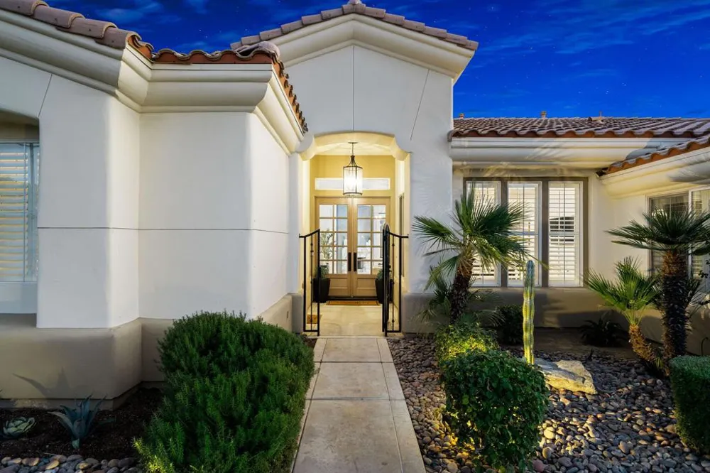 33 Calle La Reina Rancho Mirage, CA 92270