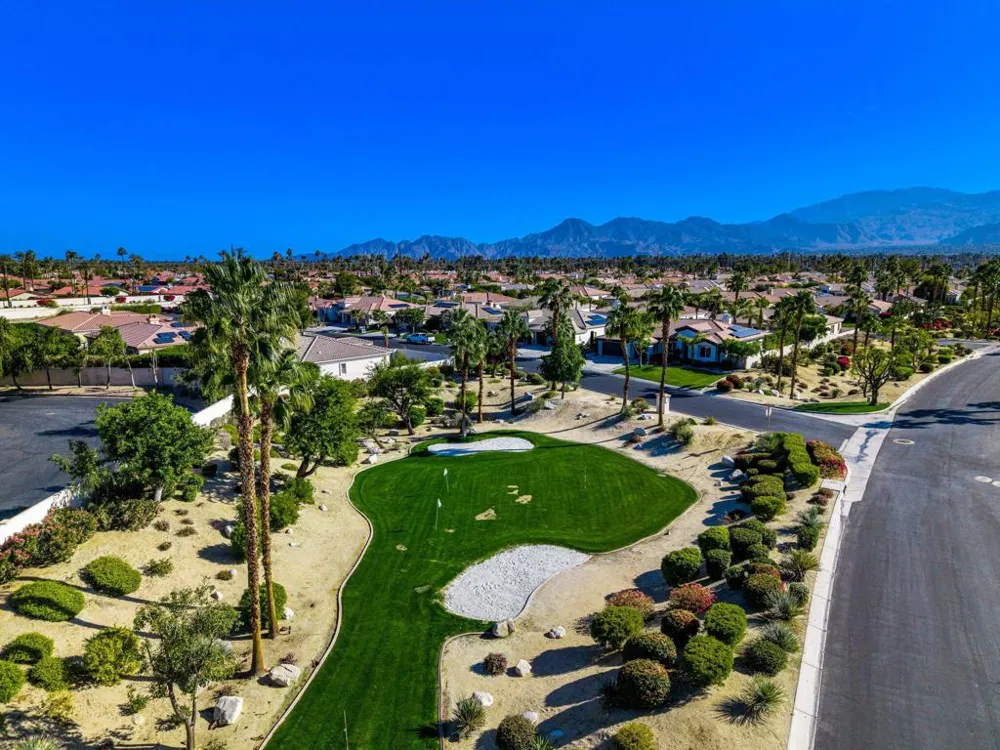 33 Calle La Reina Rancho Mirage, CA 92270