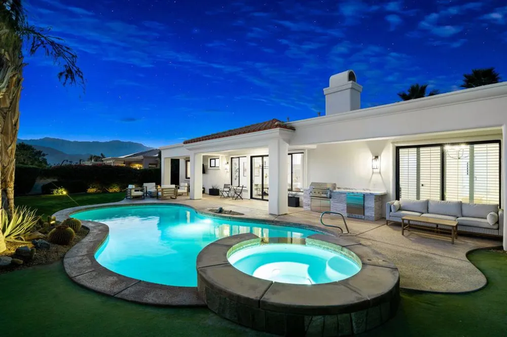 33 Calle La Reina Rancho Mirage, CA 92270