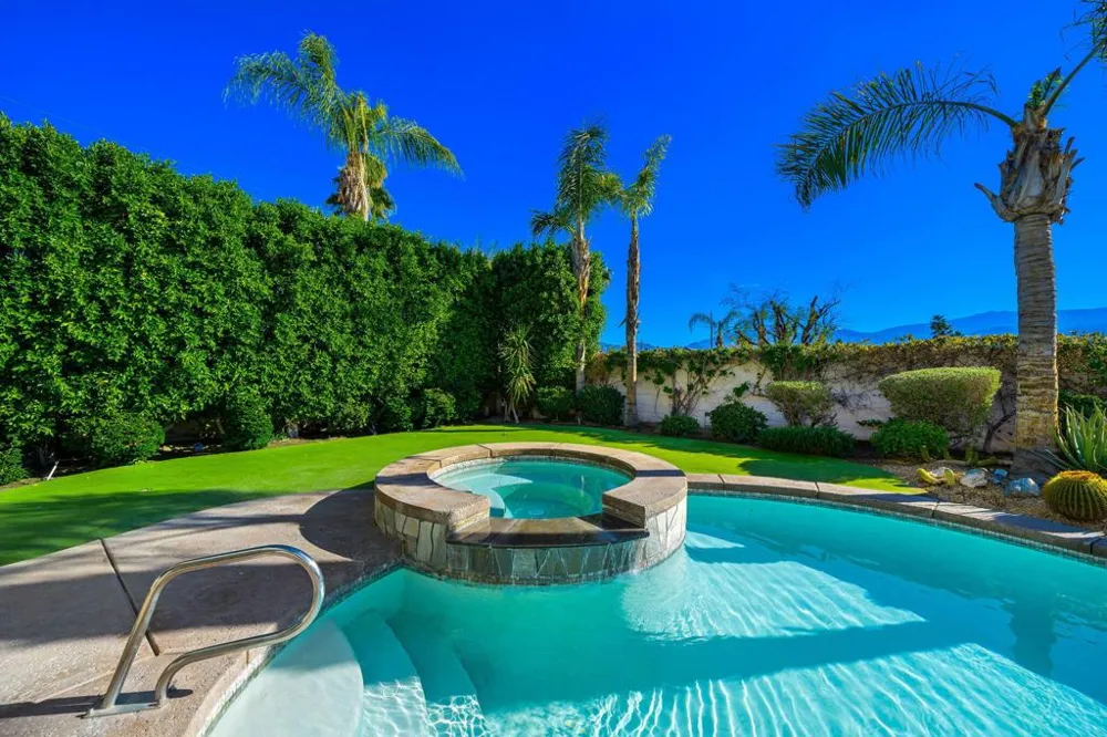 33 Calle La Reina Rancho Mirage, CA 92270