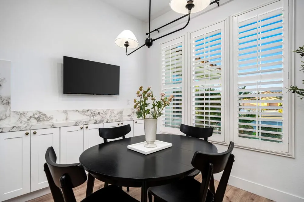 33 Calle La Reina Rancho Mirage, CA 92270