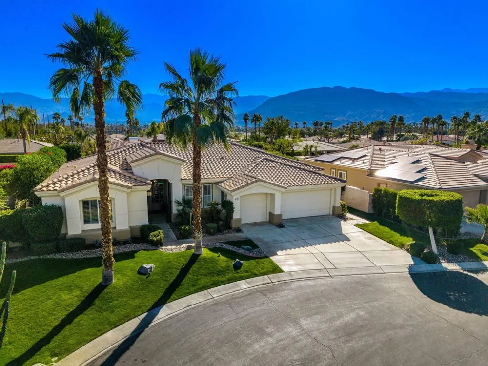 33 Calle La Reina Rancho Mirage, CA 92270