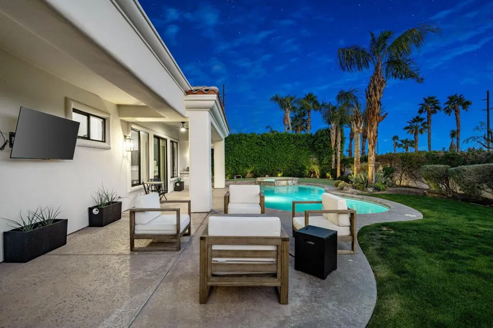 33 Calle La Reina Rancho Mirage, CA 92270