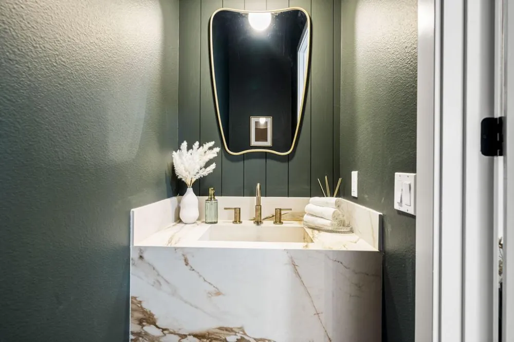 33 Calle La Reina Rancho Mirage, CA 92270