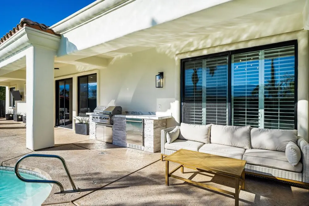 33 Calle La Reina Rancho Mirage, CA 92270