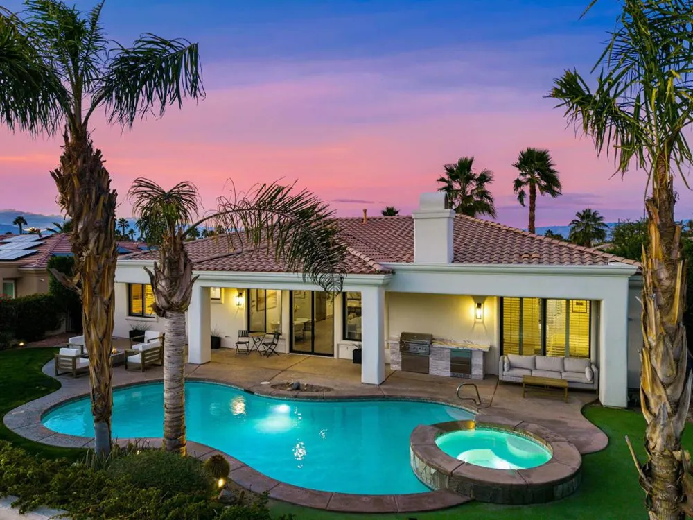 33 Calle La Reina Rancho Mirage, CA 92270