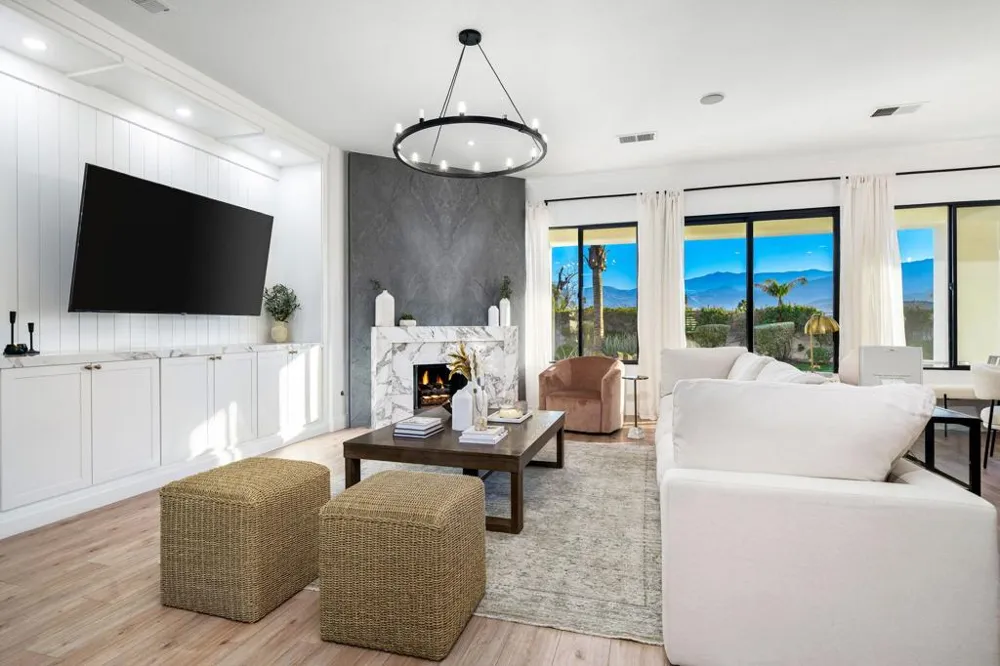 33 Calle La Reina Rancho Mirage, CA 92270