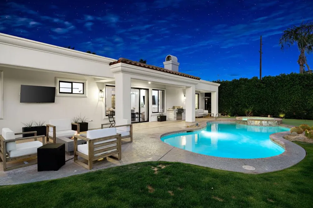 33 Calle La Reina Rancho Mirage, CA 92270
