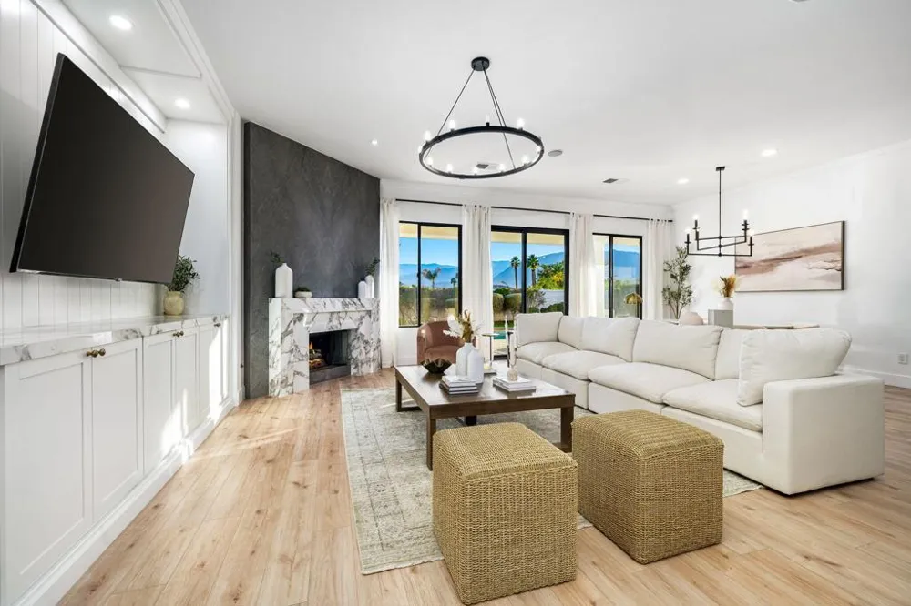 33 Calle La Reina Rancho Mirage, CA 92270